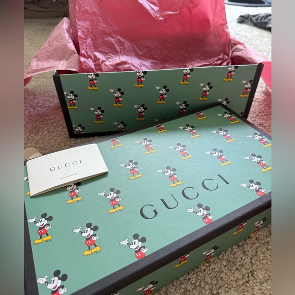 Disney x Gucci Mickey Mouse Sneakers - Picture 13 of 16